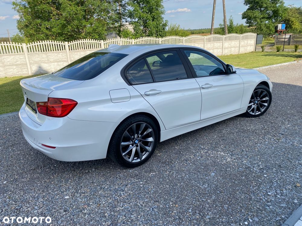 BMW Seria 3 318d Sport Line - 2