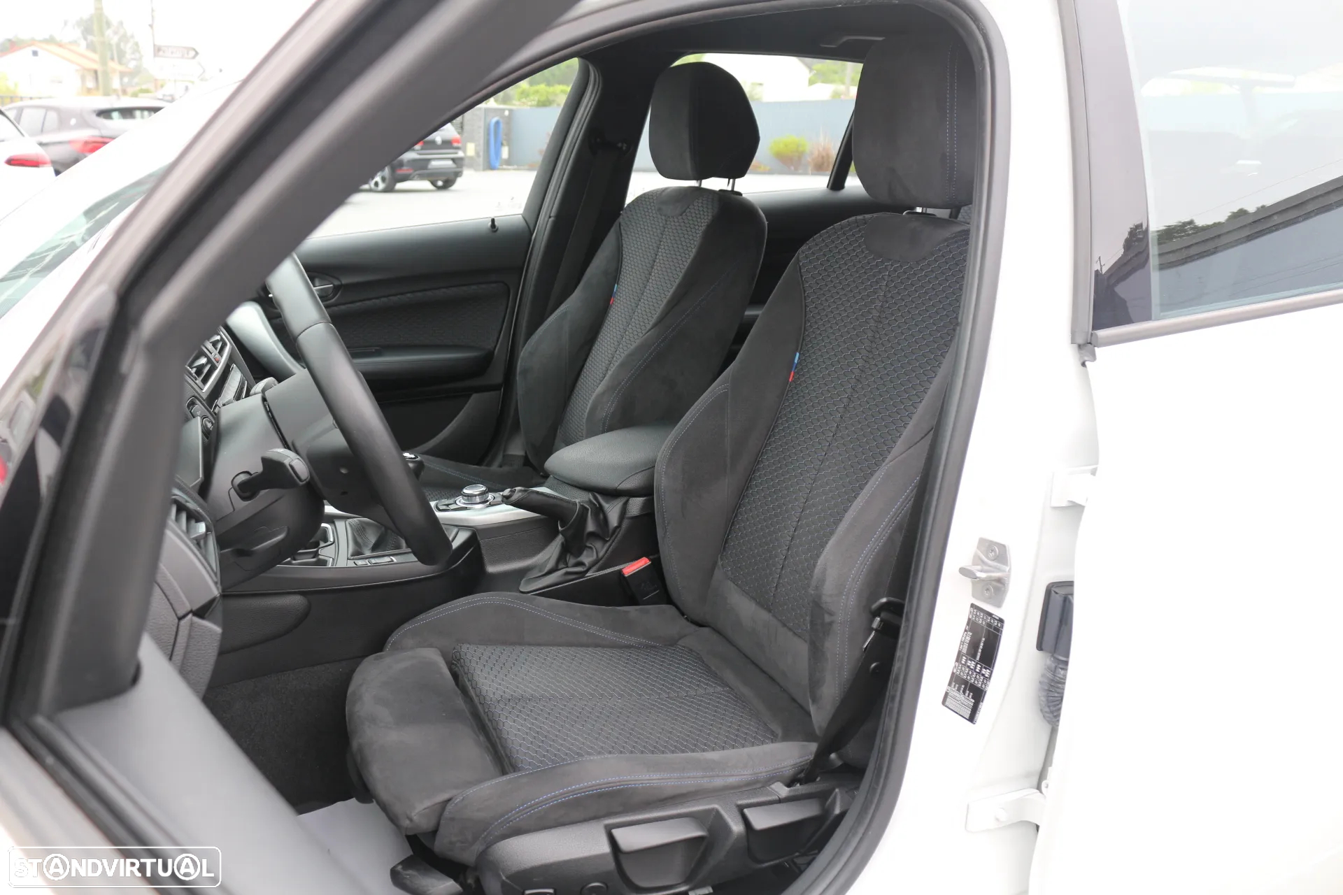 BMW 118 d Pack M - 17