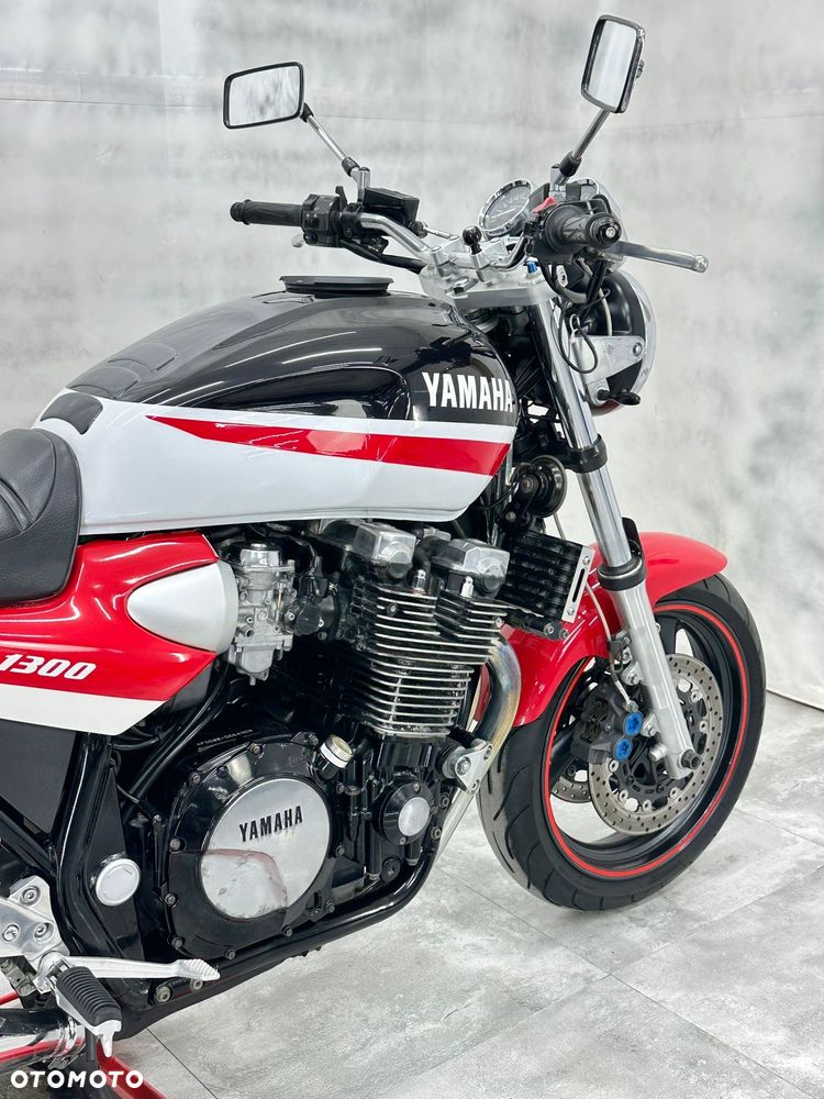 Yamaha XJR - 8