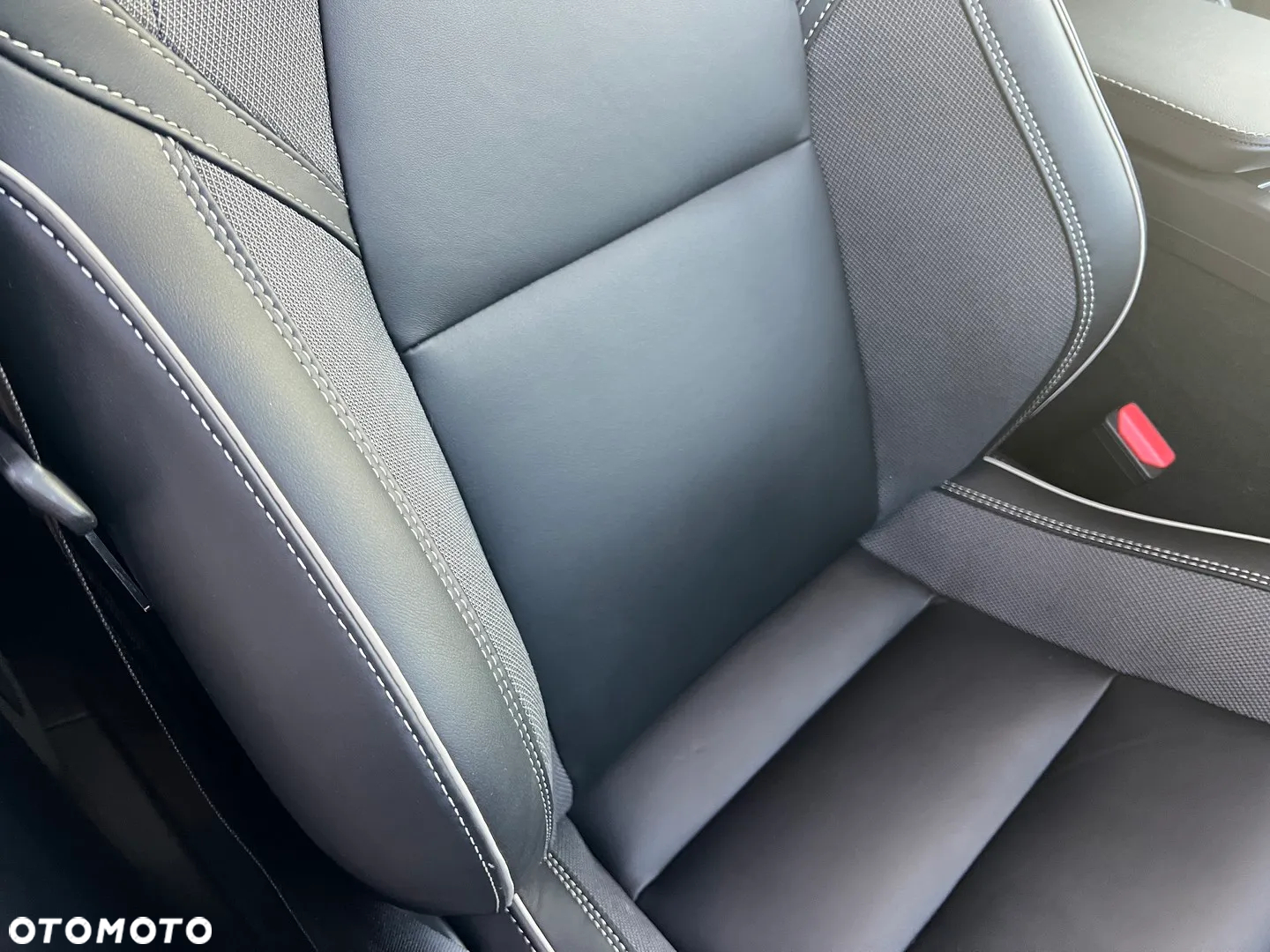 Volvo XC 60 B4 B Plus Dark - 30