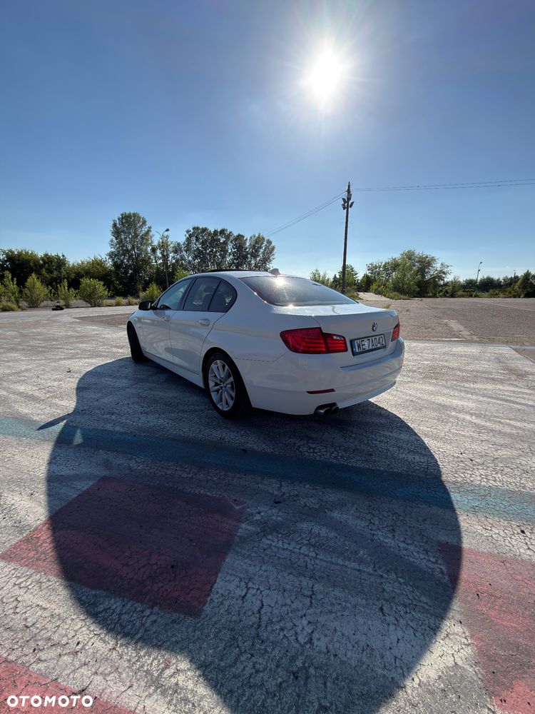 BMW Seria 5 528i - 3