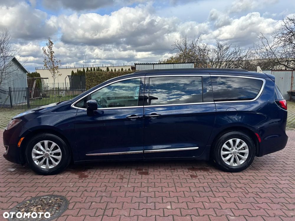 Chrysler Pacifica - 12