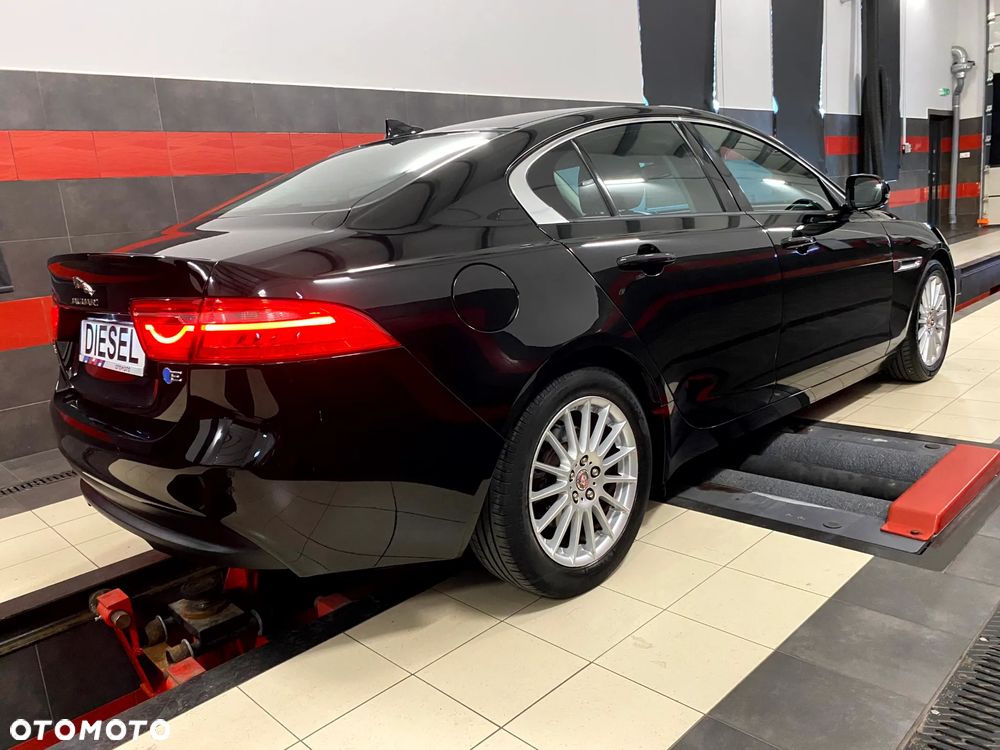 Jaguar XE 2.0 D Prestige - 6
