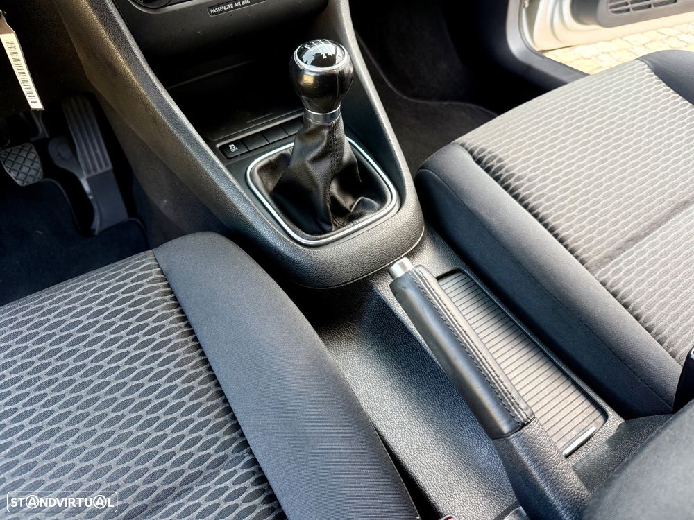 VW Golf 1.6 TDi Highline - 27