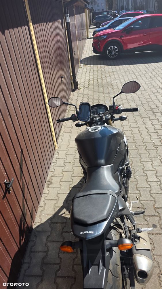 Suzuki GSR - 15