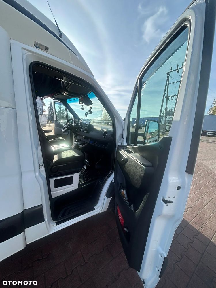 Mercedes-Benz Sprinter 319 - 18