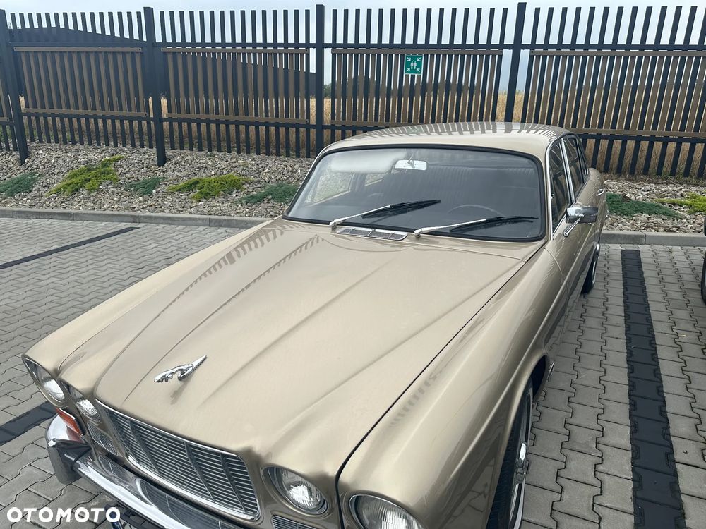 Jaguar XJ - 16