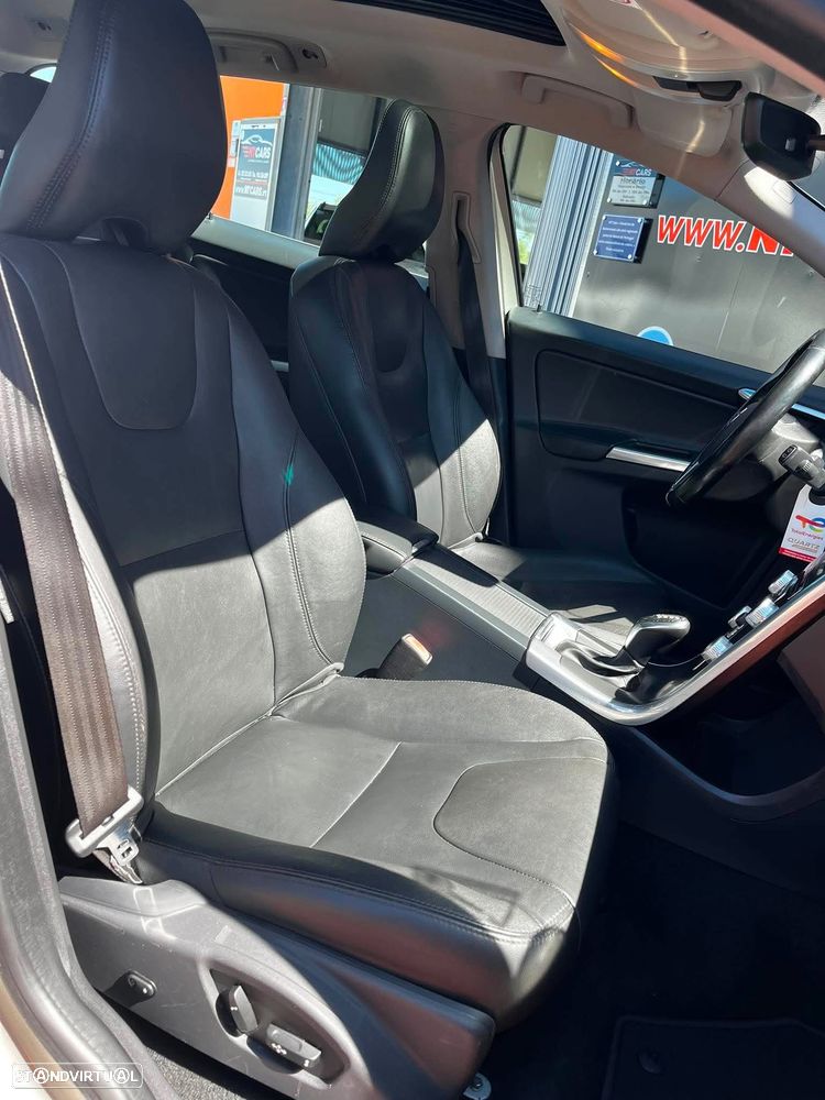Volvo XC 60 2.0 D4 Momentum Geartronic - 15