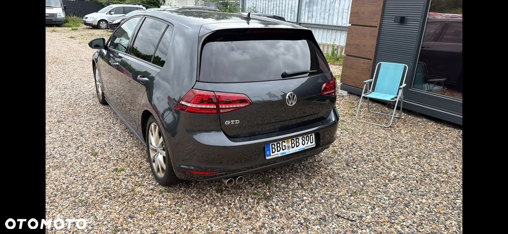 Volkswagen Golf - 2