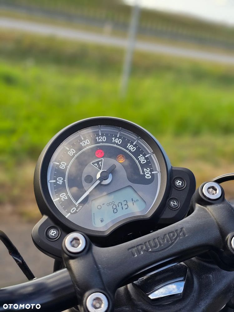 Triumph Bonneville Bobber - 19