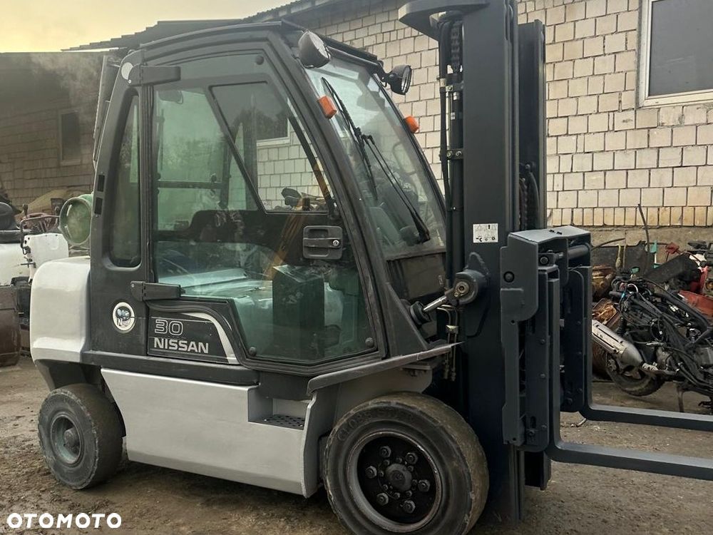 Nissan Wózek Widłowy NISSAN 30 LPG TDL Wolny Skok Udźwig 3 Tony Triplex