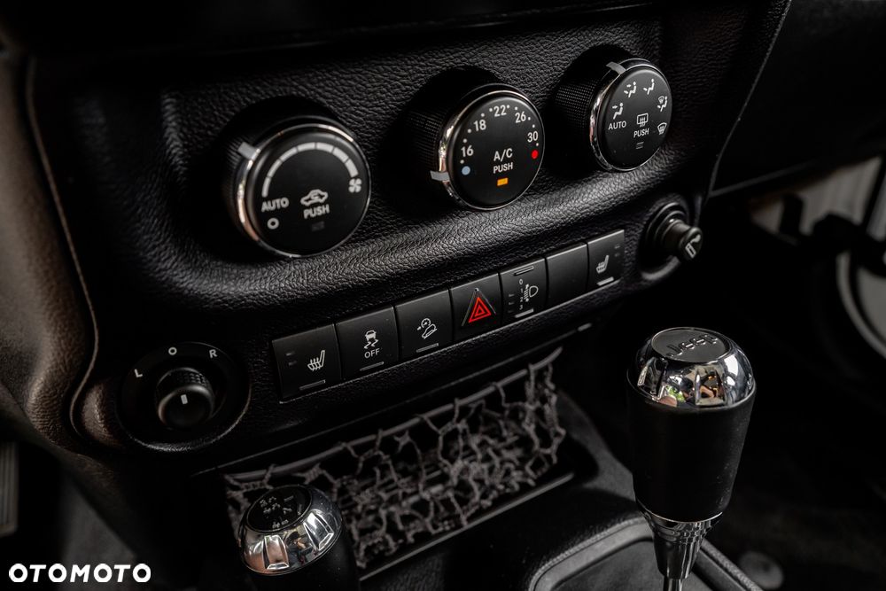 Jeep Wrangler Unlimited 3.6 Automatik Sahara - 36