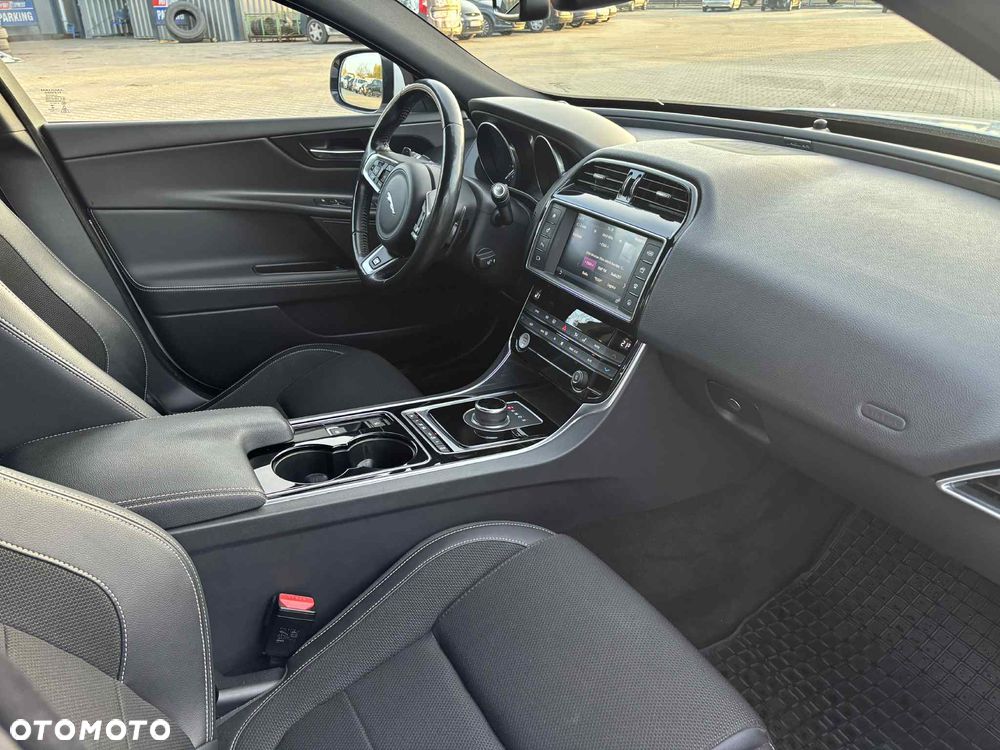 Jaguar XE 20d AWD R-Sport - 7