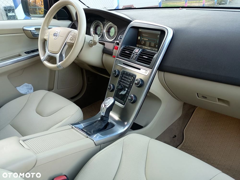 Volvo XC 60 D5 AWD Momentum - 17