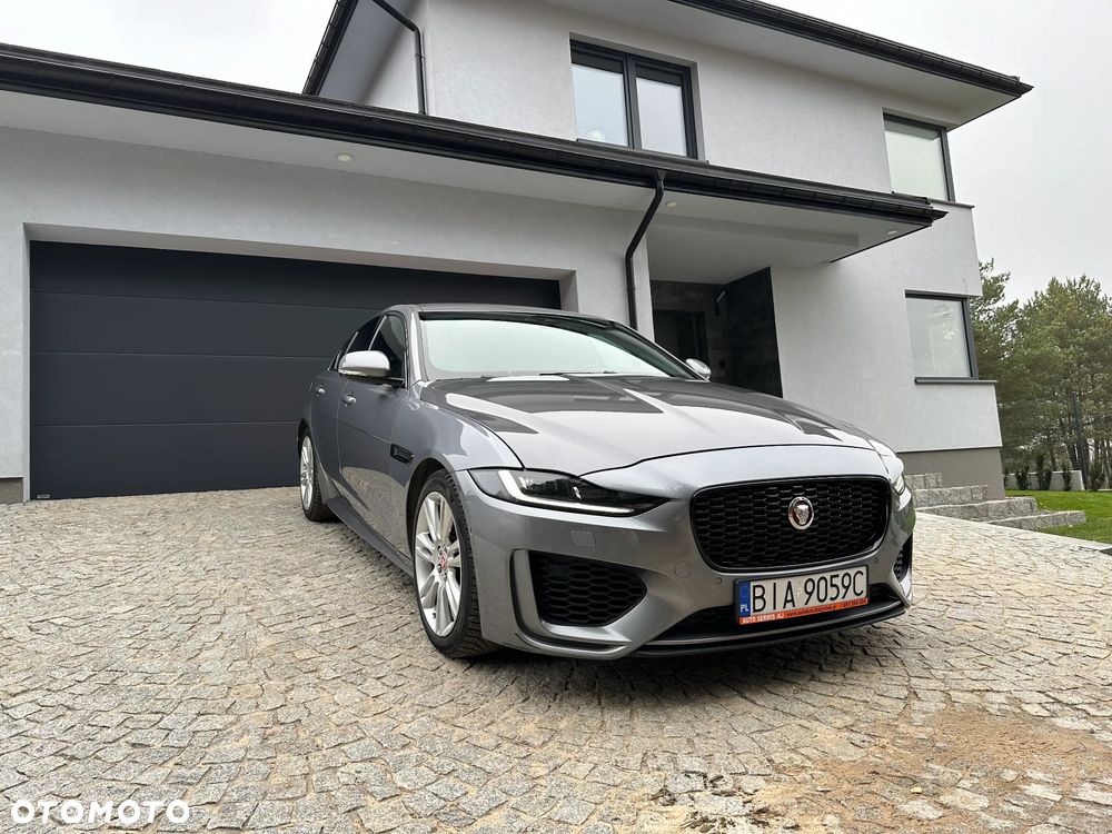 Jaguar XE 2.0 P250 R-Dynamic Black - 6