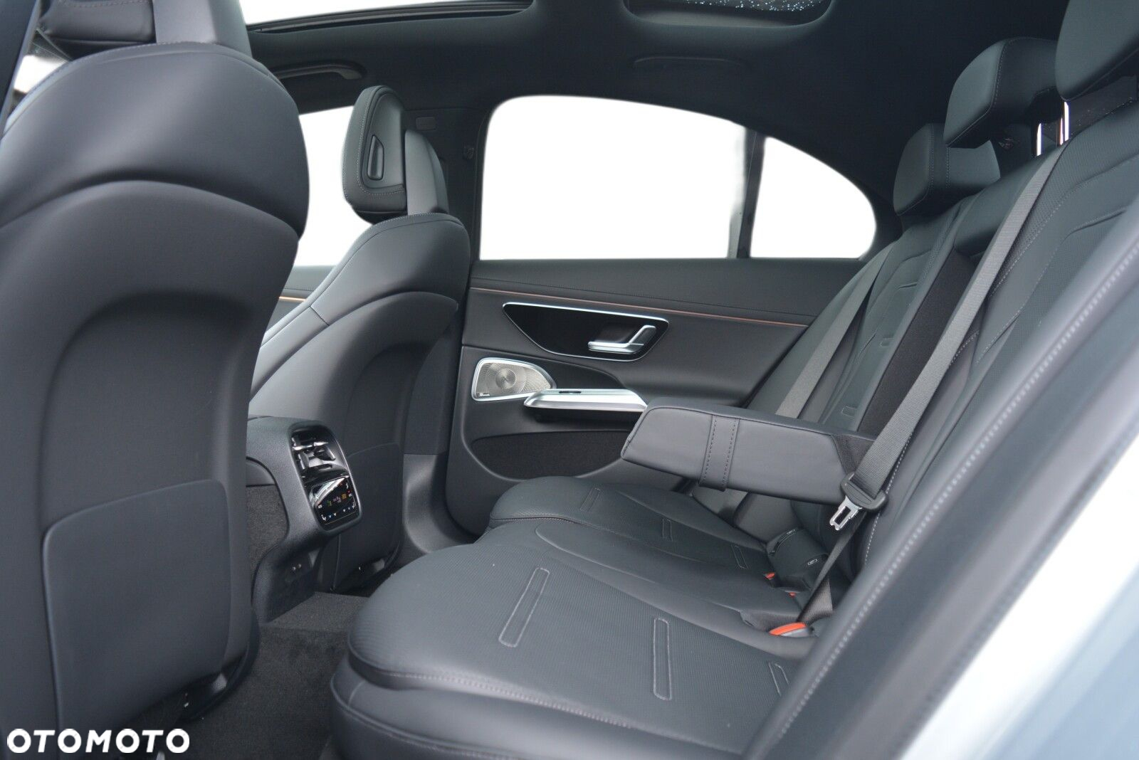 Mercedes-Benz Klasa E AMG 53 PHEV 4Matic+ 9G-Tronic TCT - 8