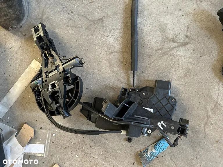 Zamek drzwi prawy tył tylni Jaguar XF x250 Range Rovera Evoque 8X2A-26412-AE - 1