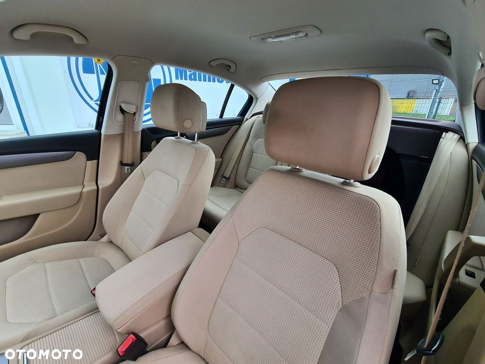 Volkswagen Passat 2.0 TDI Comfortline - 23