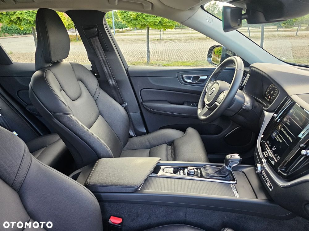 Volvo XC 60 D4 Momentum Pro - 24