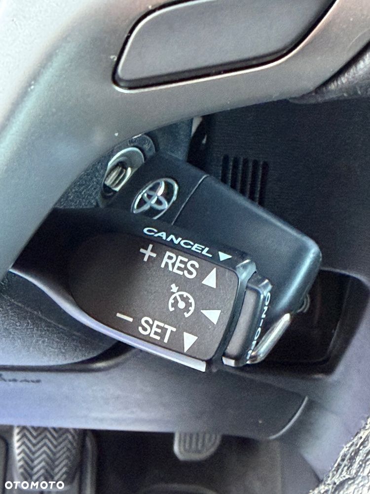 Toyota Avensis 2.0 D-4D Edition (2014) - 23