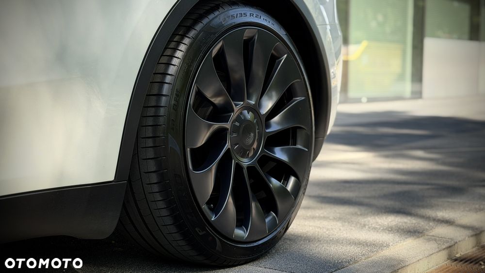 Tesla Model Y Performance AWD - 8