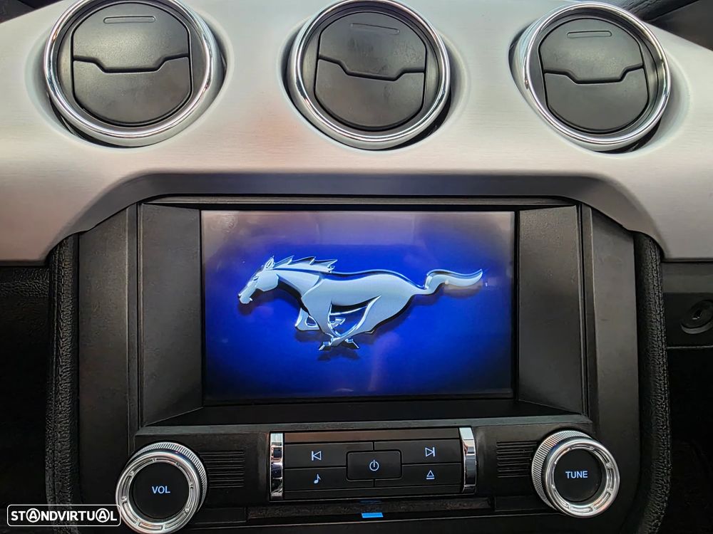 Ford Mustang 2.3i EcoBoost - 26