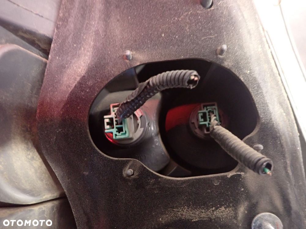 LAMPA PRAWA TYLNA HONDA JAZZ II - 4