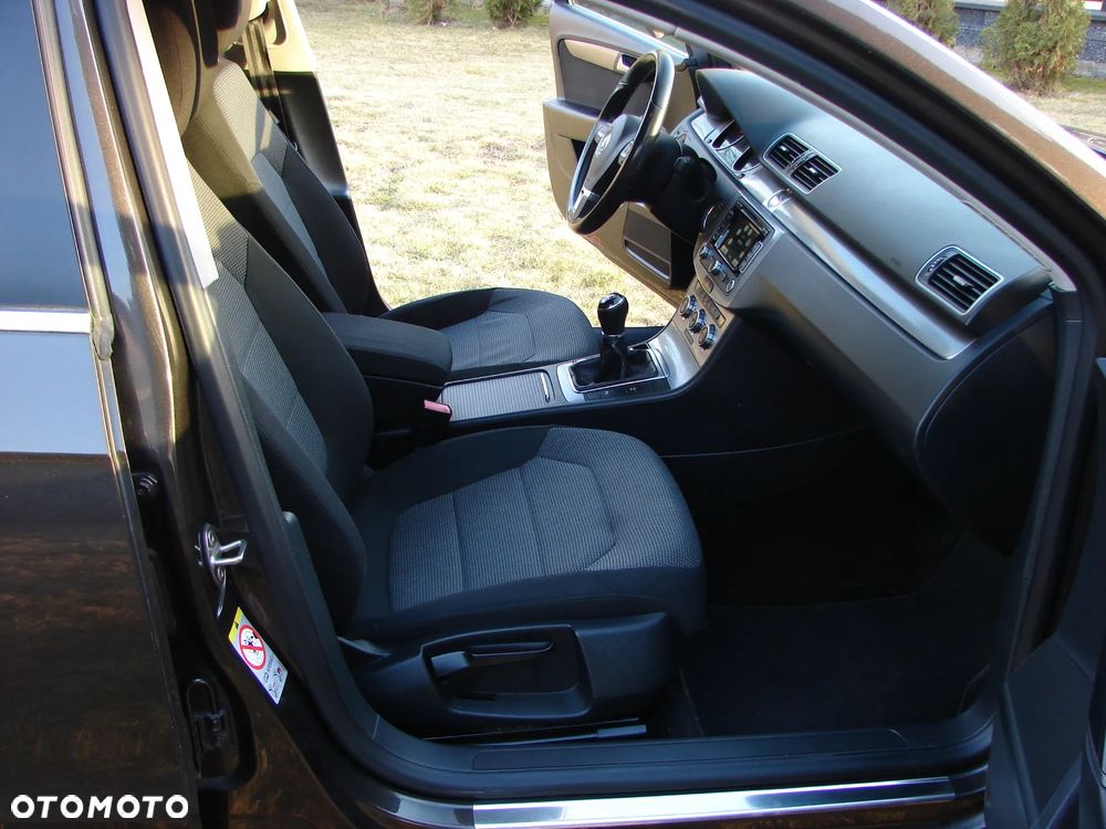 Volkswagen Passat - 8