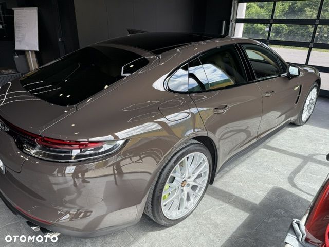 Porsche Panamera 4 E-Hybrid - 4