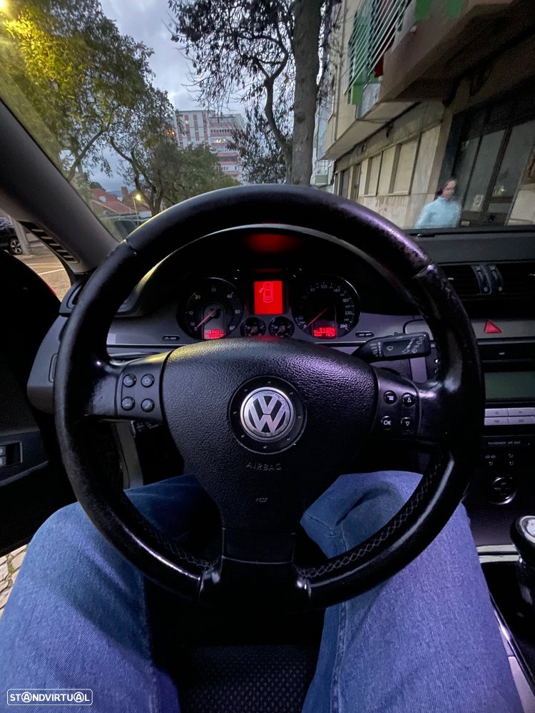 VW Passat Variant 1.9 TDi DPF BlueMotion - 9