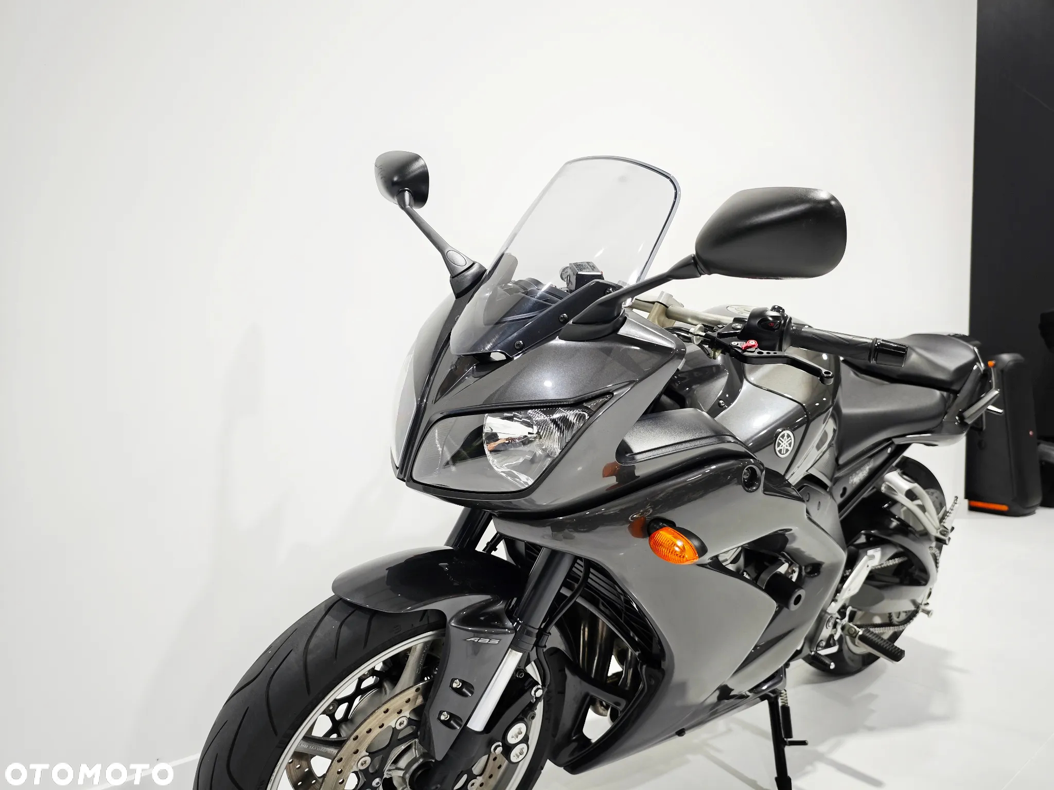 Yamaha FZ - 13