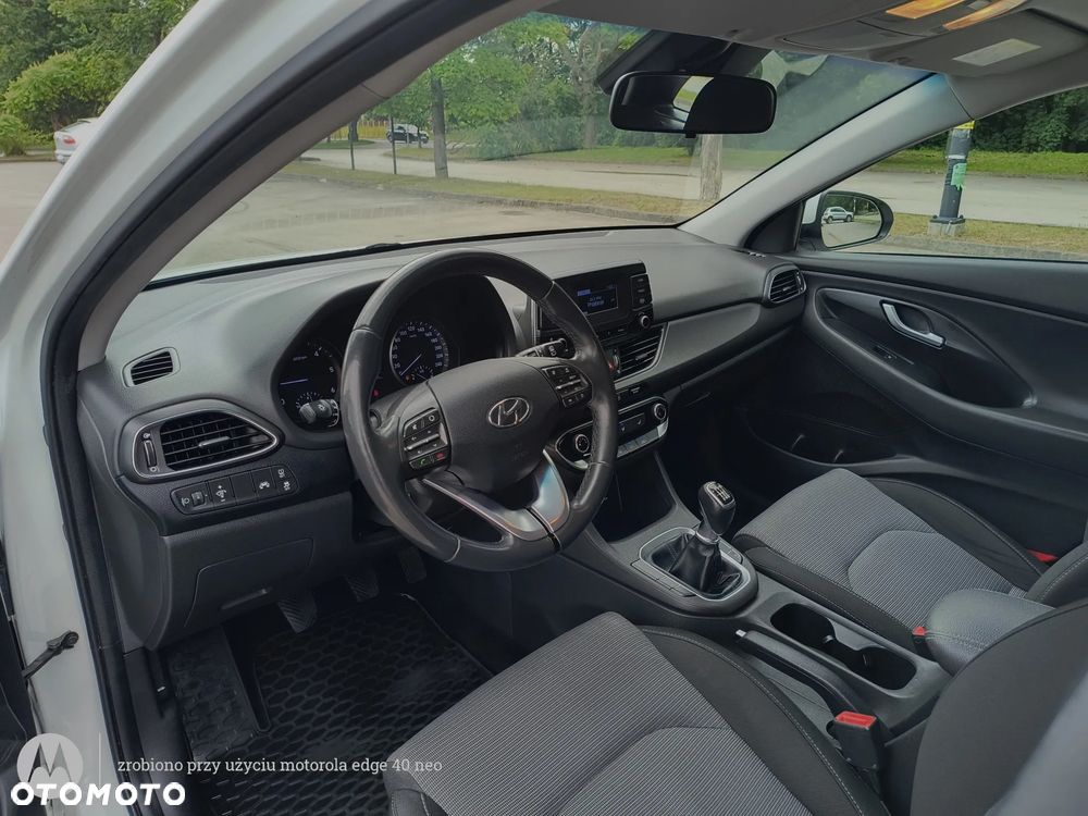 Hyundai i30 1.6 D Comfort - 24