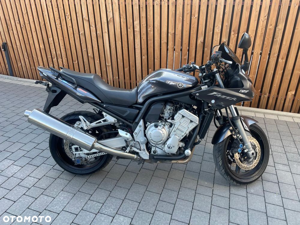 Yamaha FZS - 4