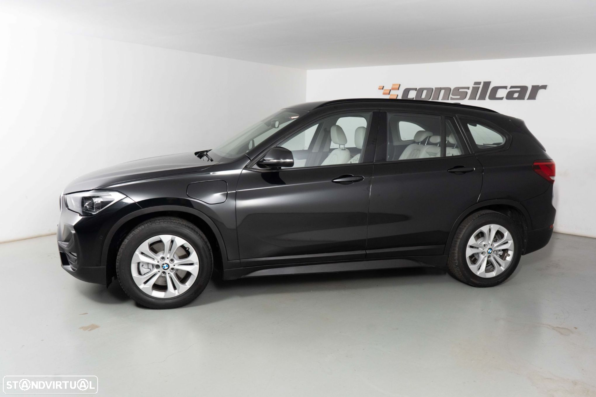 BMW X1 25 e xDrive Corporate Edition - 6