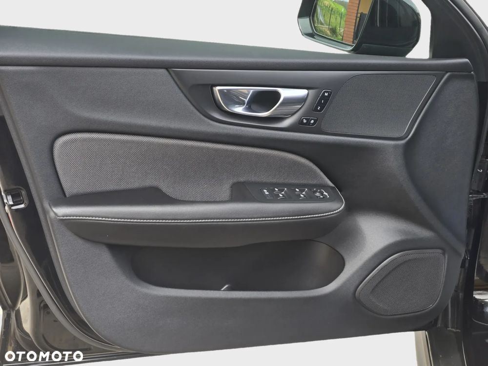 Volvo V60 Cross Country B4 D AWD Ultimate - 11