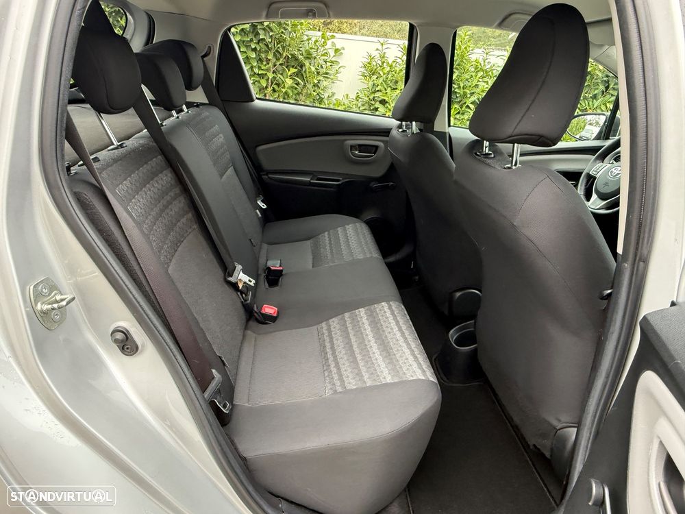Toyota Yaris 1.0 VVT-i Comfort c/ Design-Pack - 26
