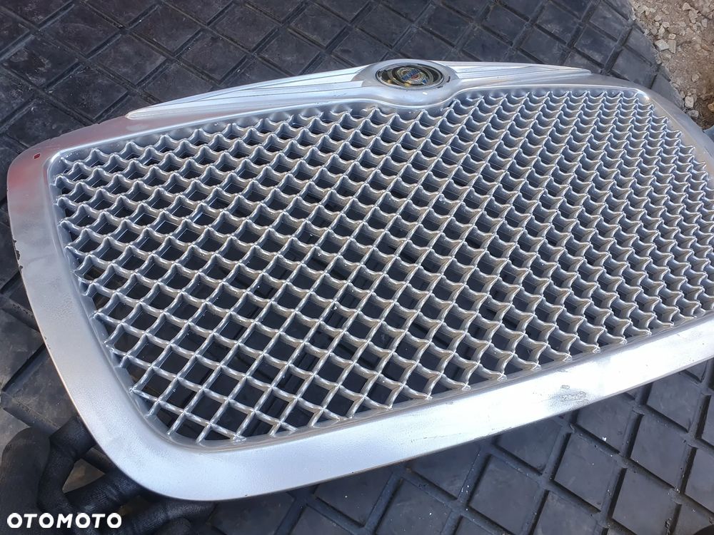 ATRAPA GRILL CHRYSLER 300C - 2
