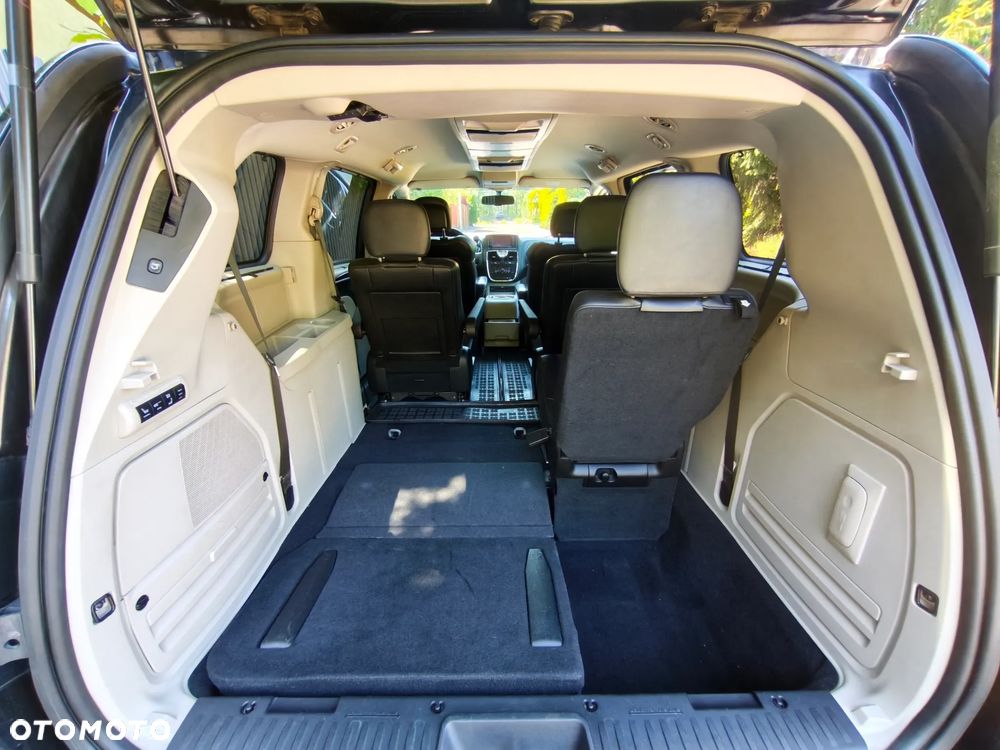 Lancia Voyager 3.6 Platinum - 17