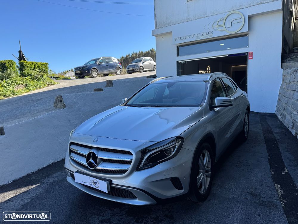 Mercedes-Benz GLA 200 Urban - 2