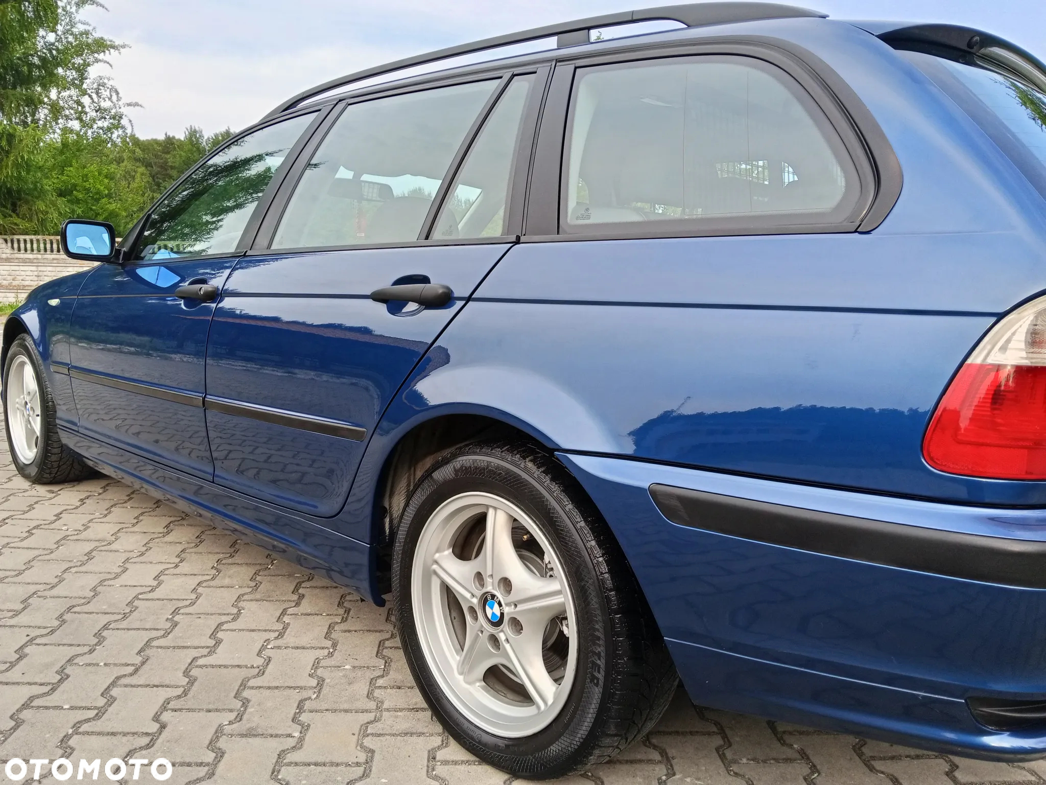 BMW Seria 3 318i Touring - 13