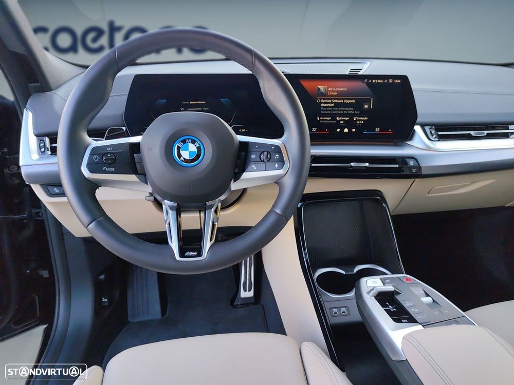 BMW iX2 eDrive20 Pack Desportivo M - 13