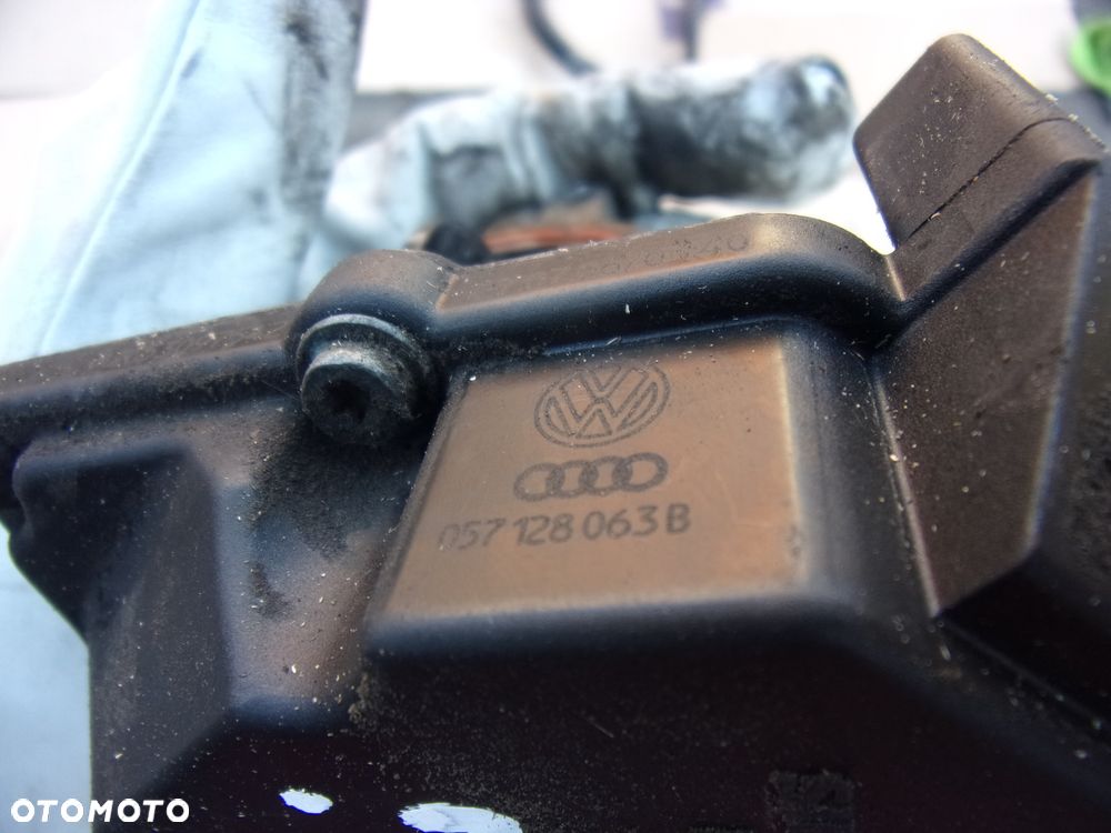 Przepustnica Audi A8 D3 4.2TDI 057128063B - 2