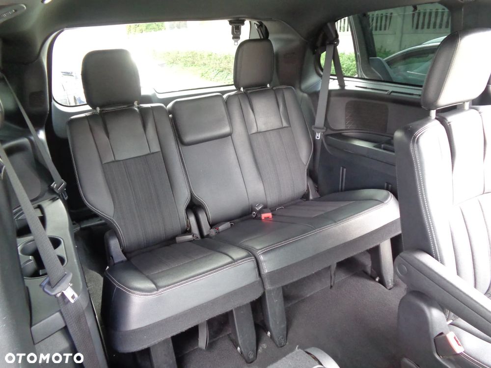 Chrysler Town & Country 3.6 Limited - 8