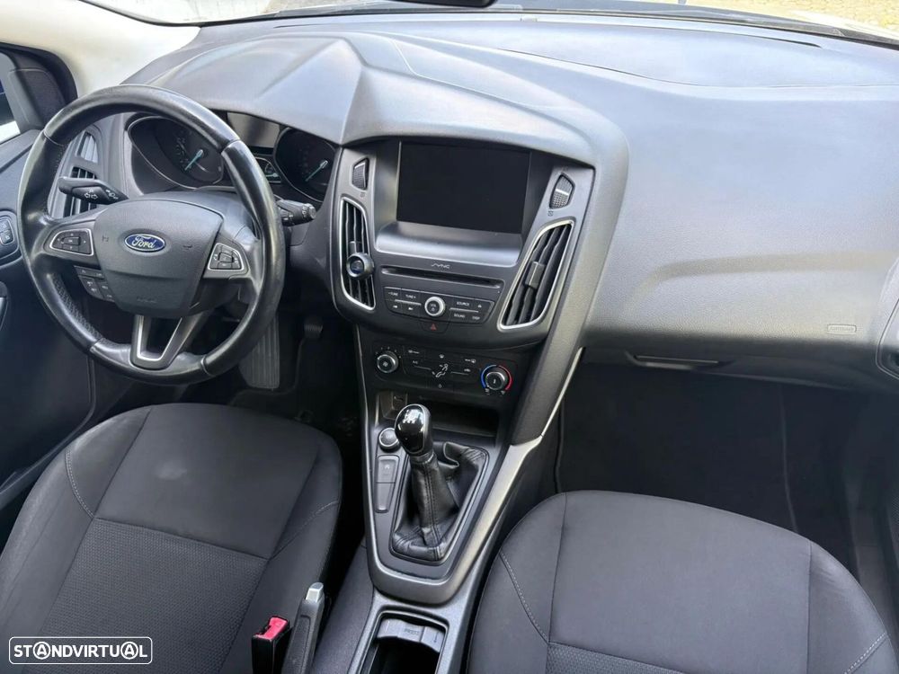 Ford Focus 1.0 EcoBoost S&S COOL&CONNECT DESIGN - 30