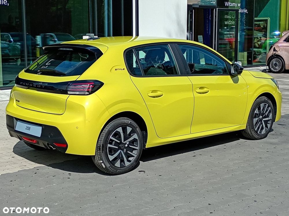 Peugeot 208 - 8