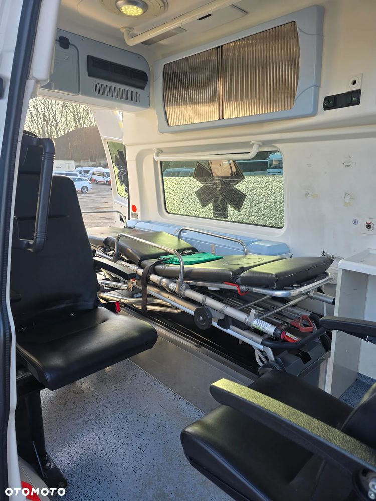 Volkswagen Transporter 2.0 TDi Karetka Ambulans Ferno - 9