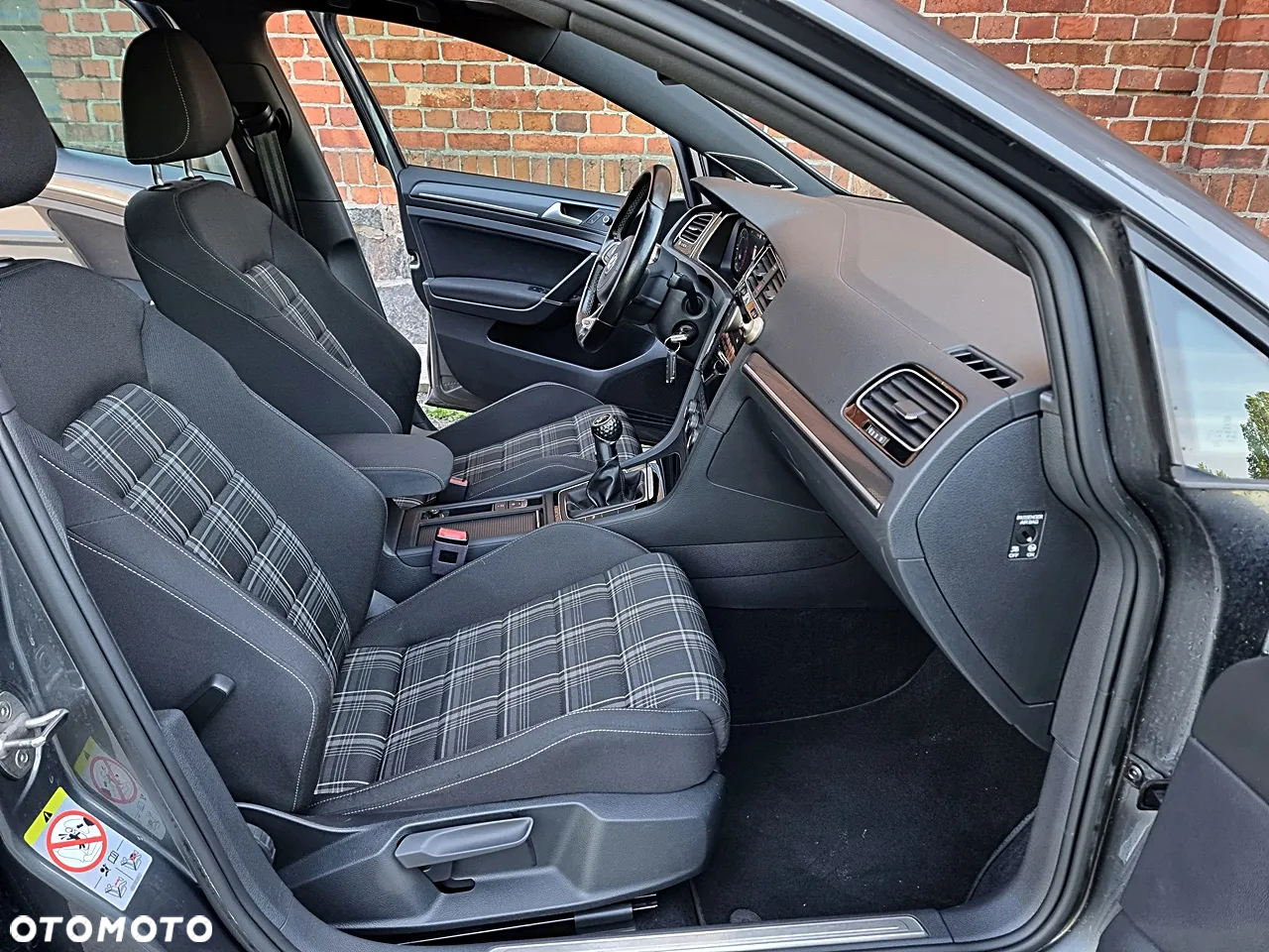 Volkswagen Golf - 16