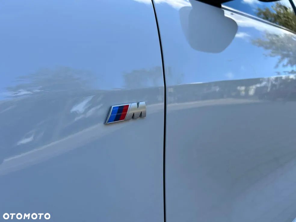 BMW Seria 1 120 mHEV - 12