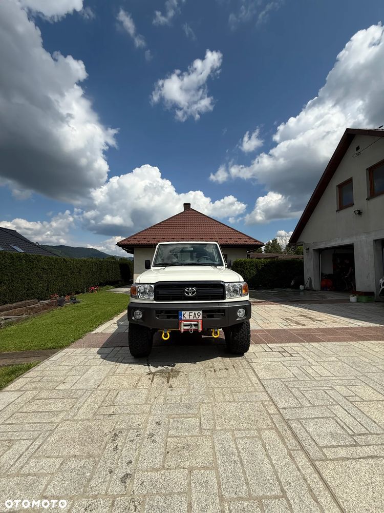 Toyota Land Cruiser - 5