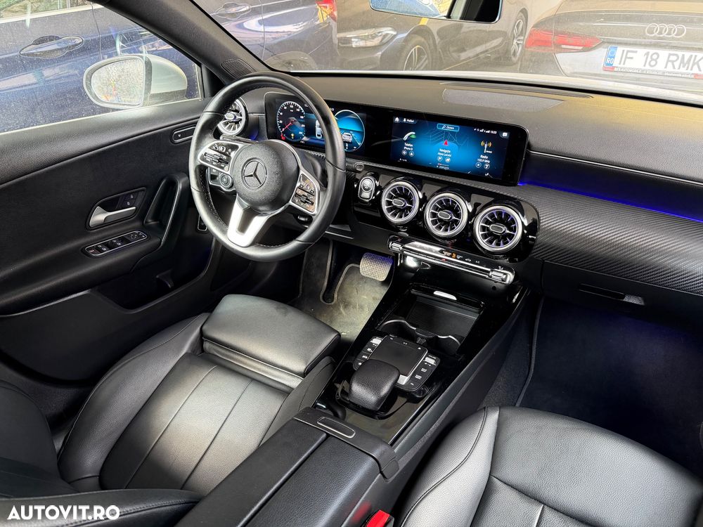 Mercedes-Benz A 180 Sedan 7G-DCT - 34